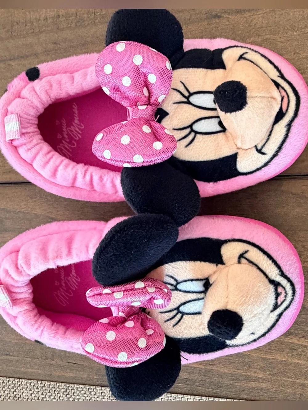 Minnie Mouse Pink Plush Slippers
